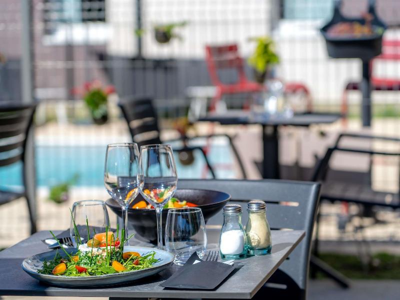 Ibis Saint Paul Trois Chateaux image