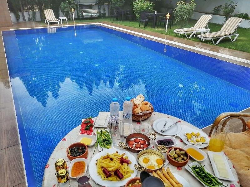 Food & Beverage