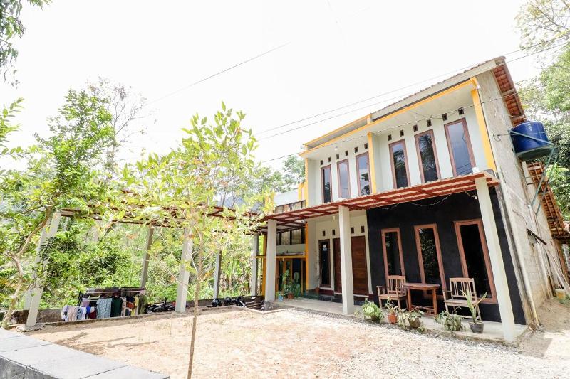 Nabhan Homestay By Zuzu image