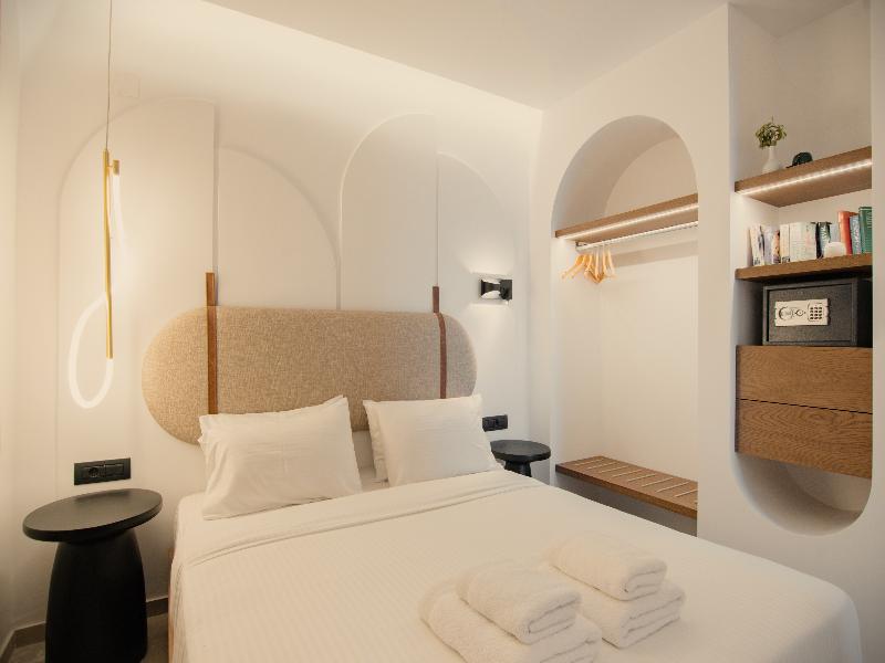 Vaya Suites image