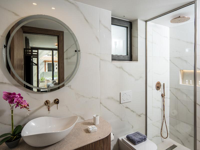 Vaya Suites image