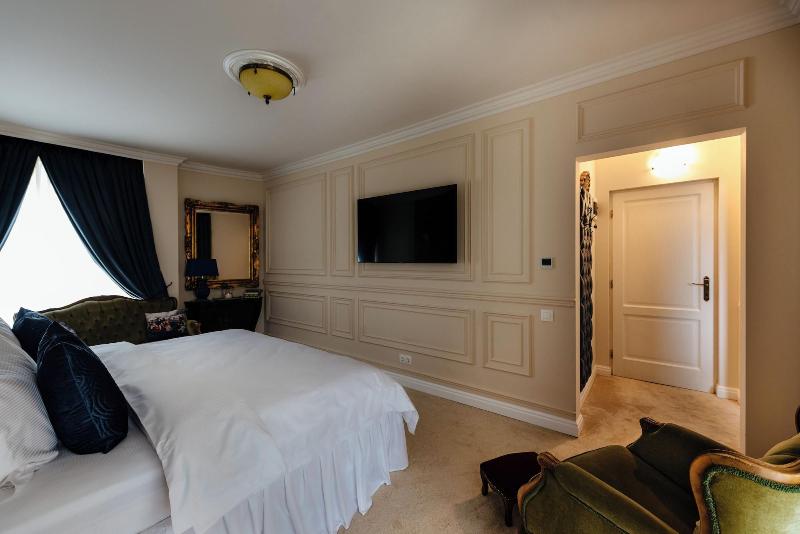 Ateneea Luxury Rooms image