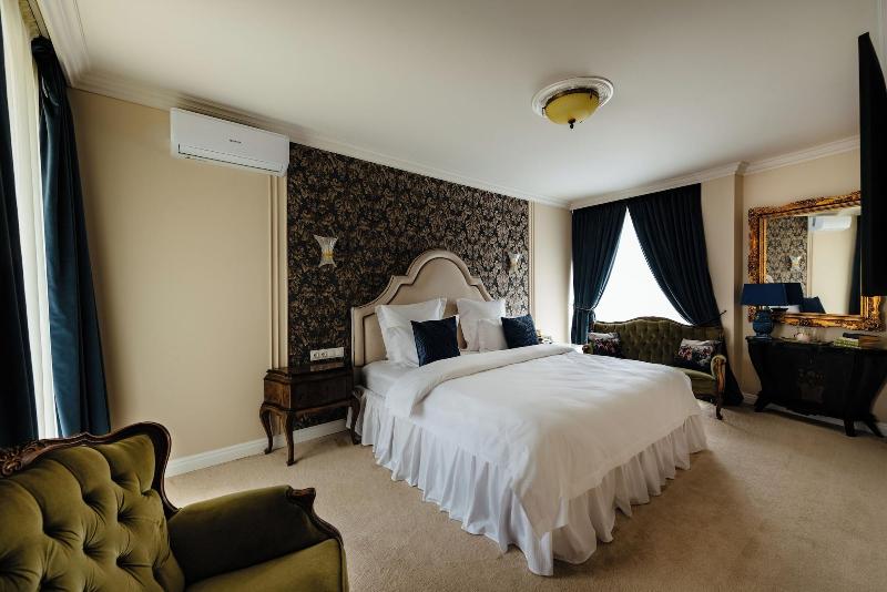 Ateneea Luxury Rooms image
