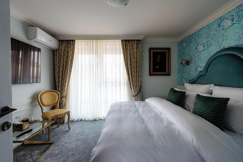 Ateneea Luxury Rooms image