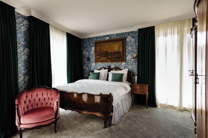 Ateneea Luxury Rooms image