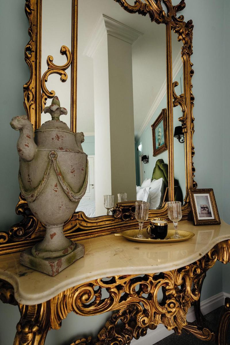 Ateneea Luxury Rooms image