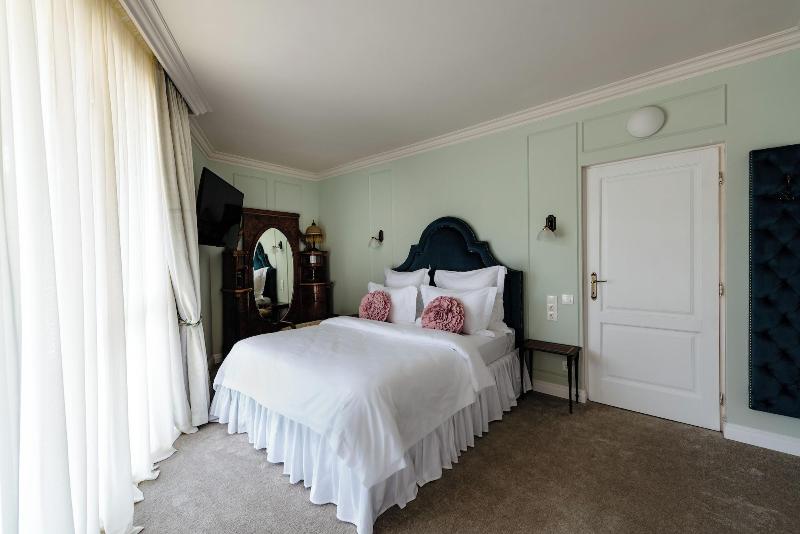 Ateneea Luxury Rooms image