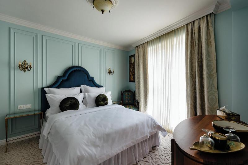 Ateneea Luxury Rooms image