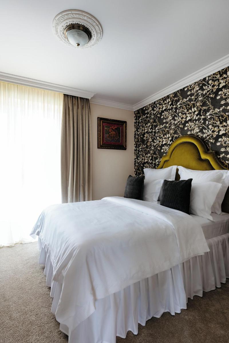 Ateneea Luxury Rooms image