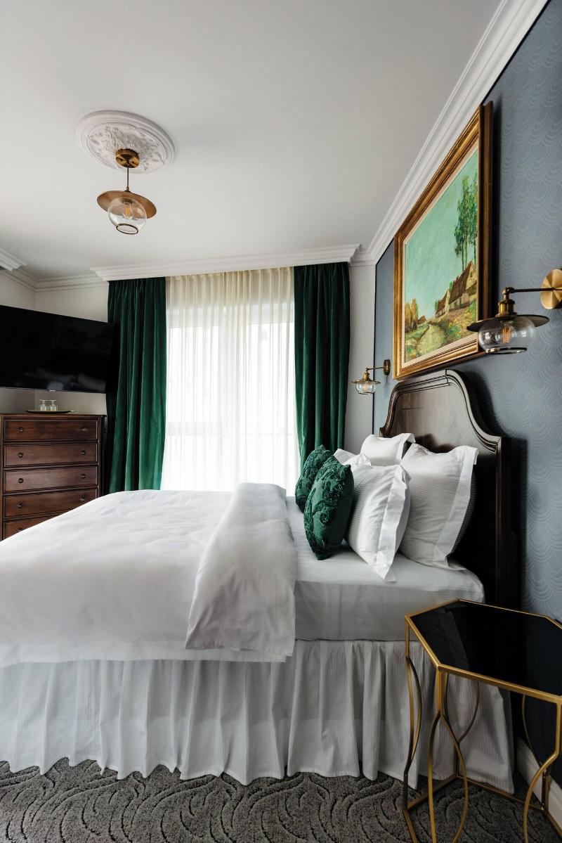 Ateneea Luxury Rooms image