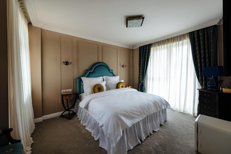 Ateneea Luxury Rooms image