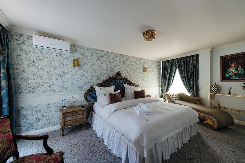 Ateneea Luxury Rooms image