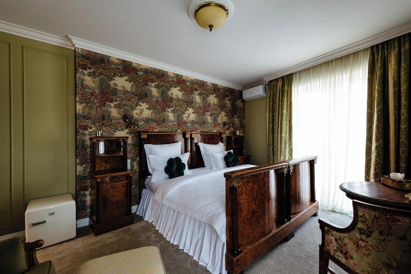 Ateneea Luxury Rooms image