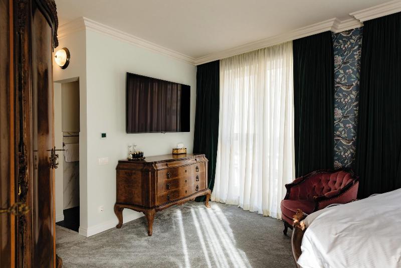 Ateneea Luxury Rooms image