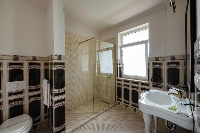Ateneea Luxury Rooms image