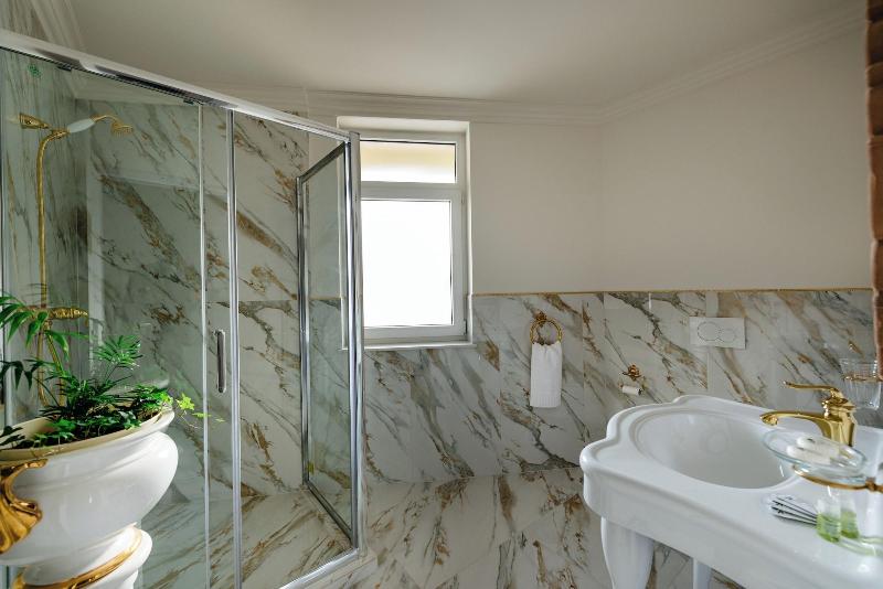 Ateneea Luxury Rooms image