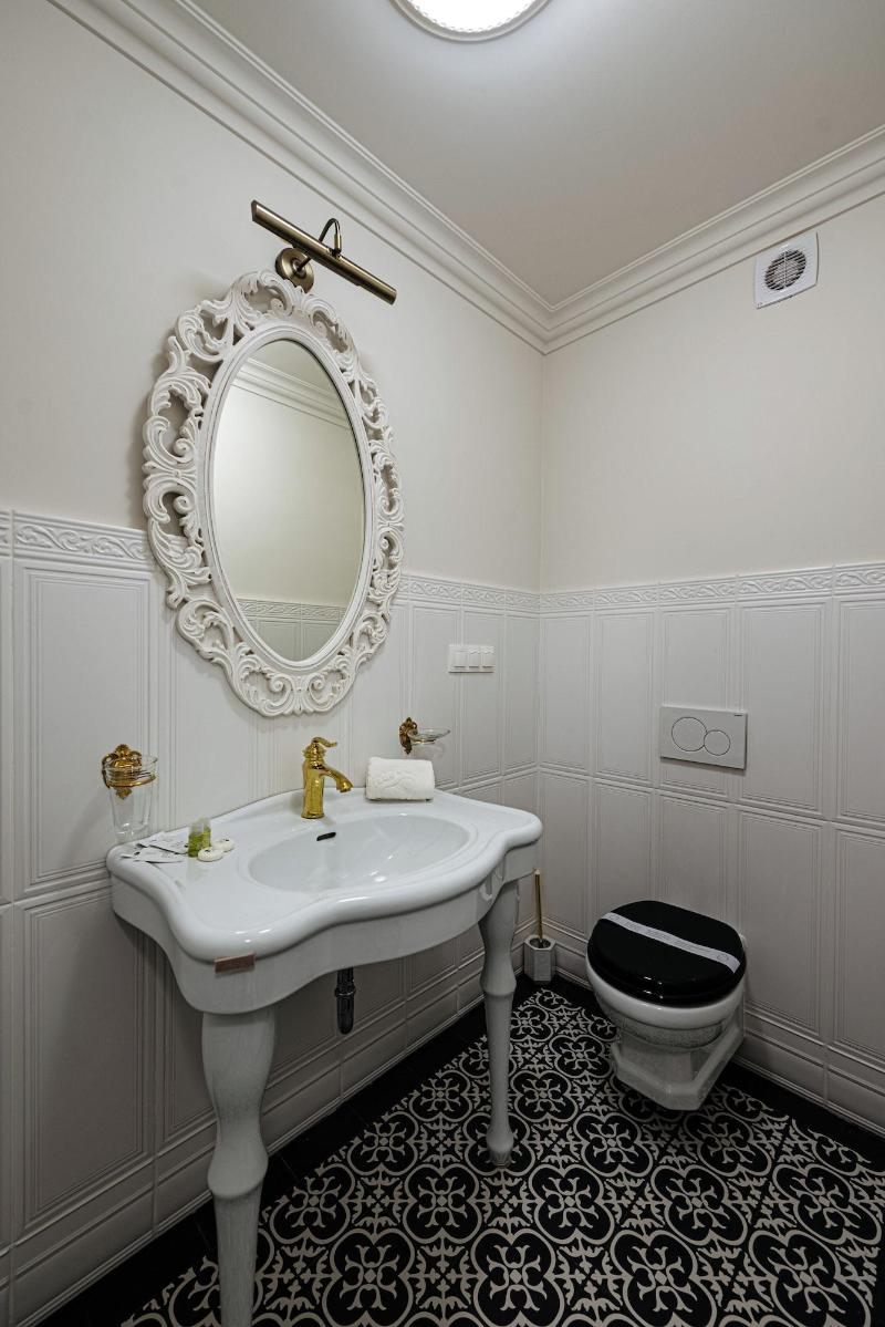 Ateneea Luxury Rooms image