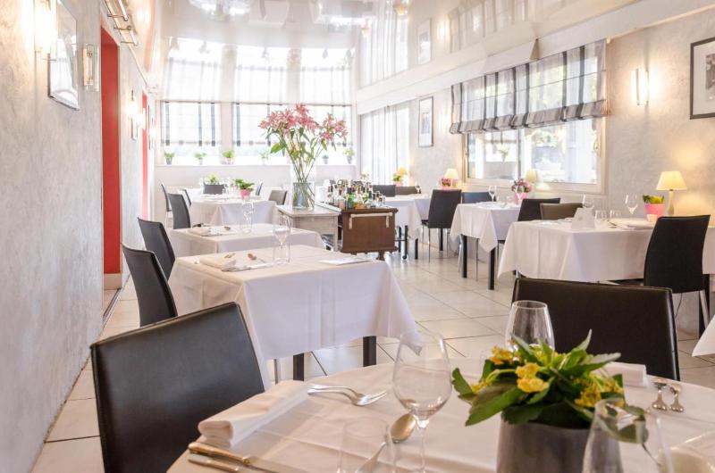 Logis Hotel Le Pont Bernet image