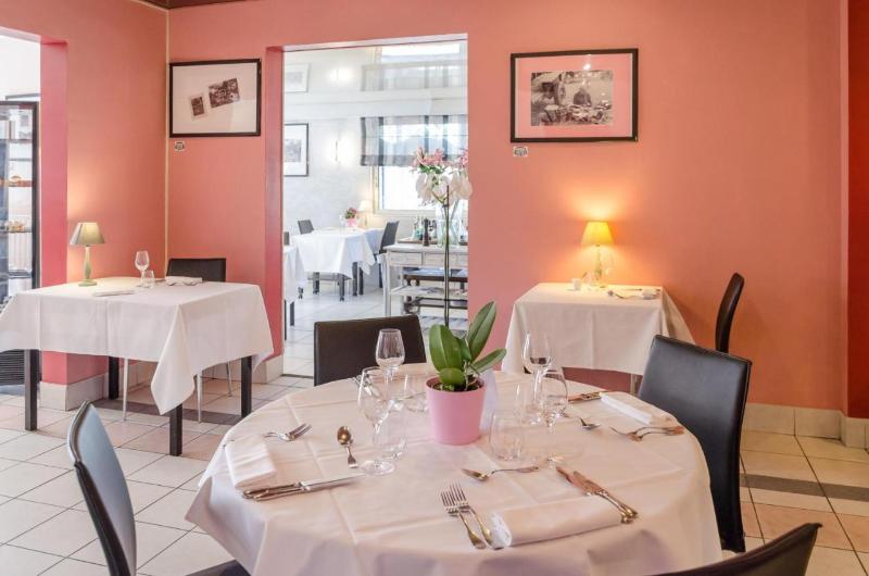 Logis Hotel Le Pont Bernet image
