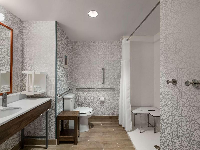 Hampton Inn Austin East Side image