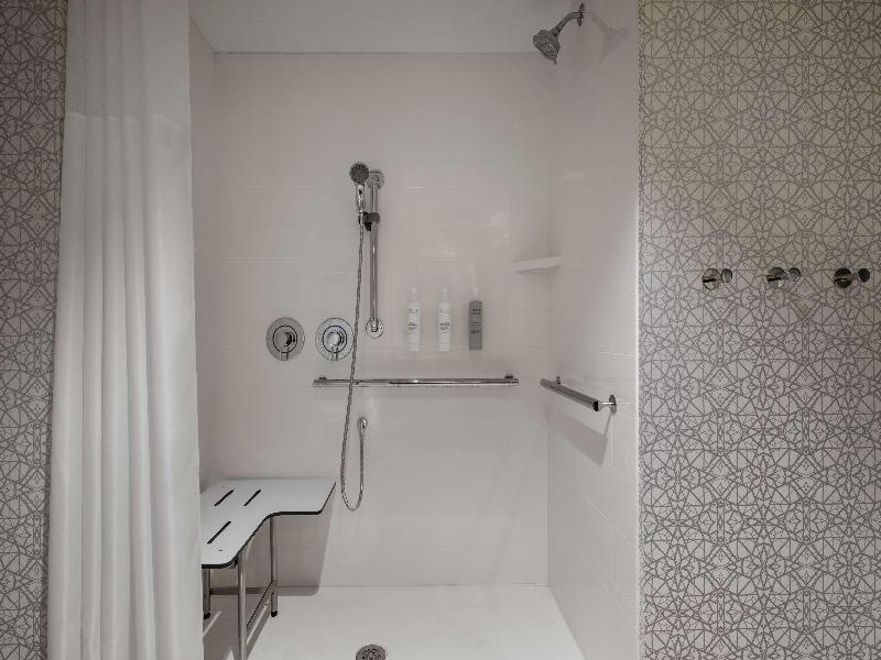 Hampton Inn Austin East Side image