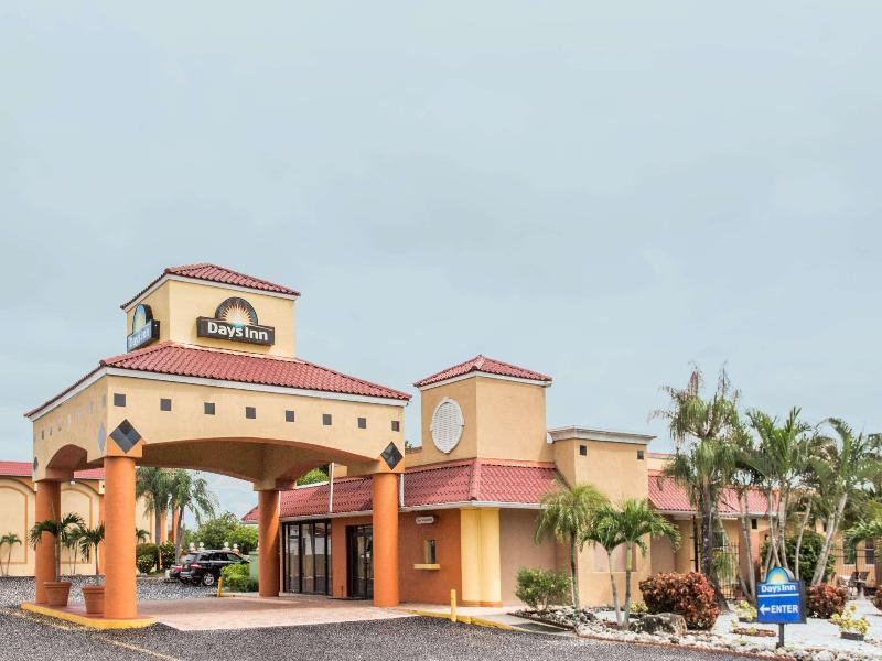 Days Inn by Wyndham Fort Myers image