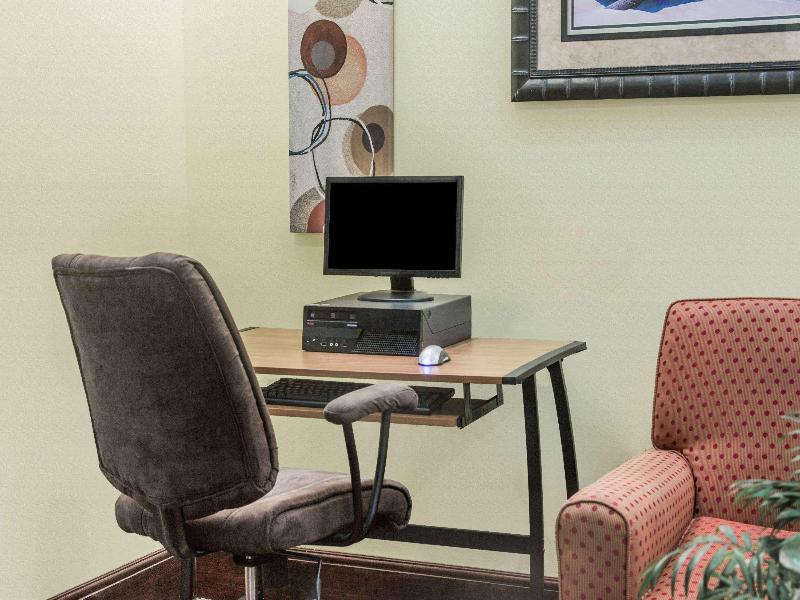 Days Inn by Wyndham Fort Myers image