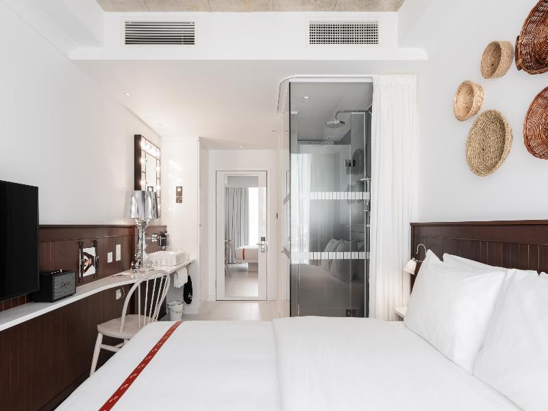 Ruby Molly Hotel Dublin by IHG image