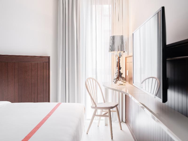 Ruby Molly Hotel Dublin by IHG image