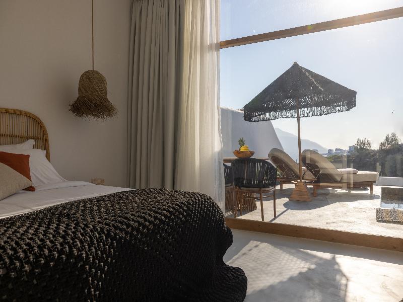 SUITE WITH PRIVATE POOL — photo 24