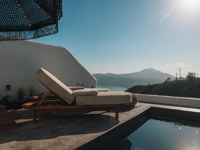 SUITE WITH PRIVATE POOL — photo 25