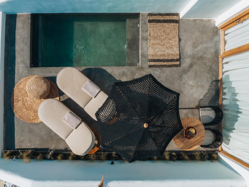 SUITE WITH PRIVATE POOL — photo 27