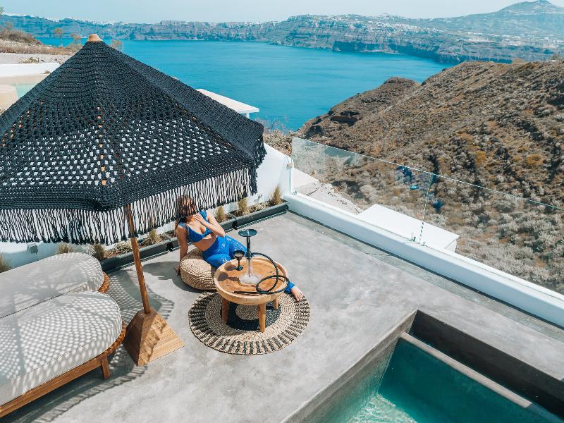 SUITE WITH PRIVATE POOL — photo 8