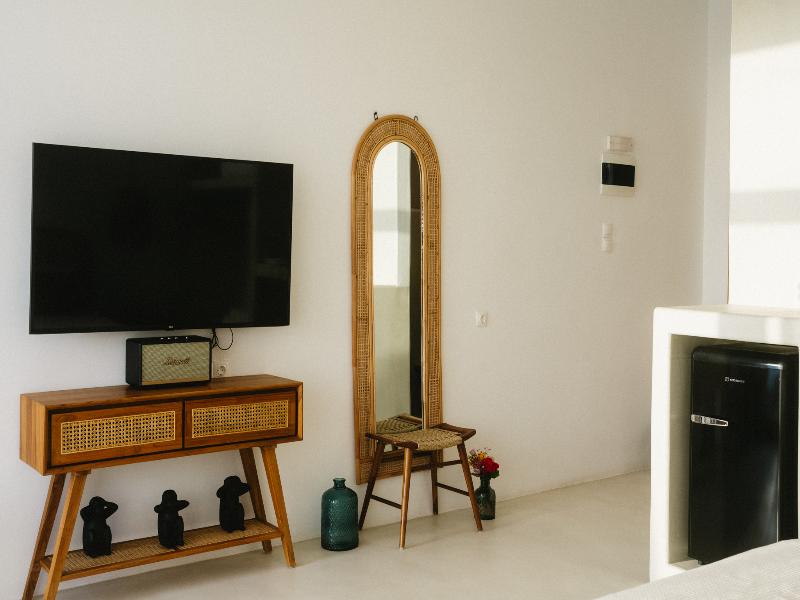 SUITE WITH PRIVATE POOL — photo 14