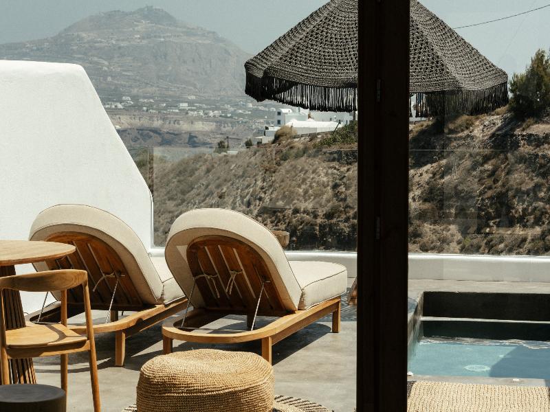 SUITE WITH PRIVATE POOL — photo 4