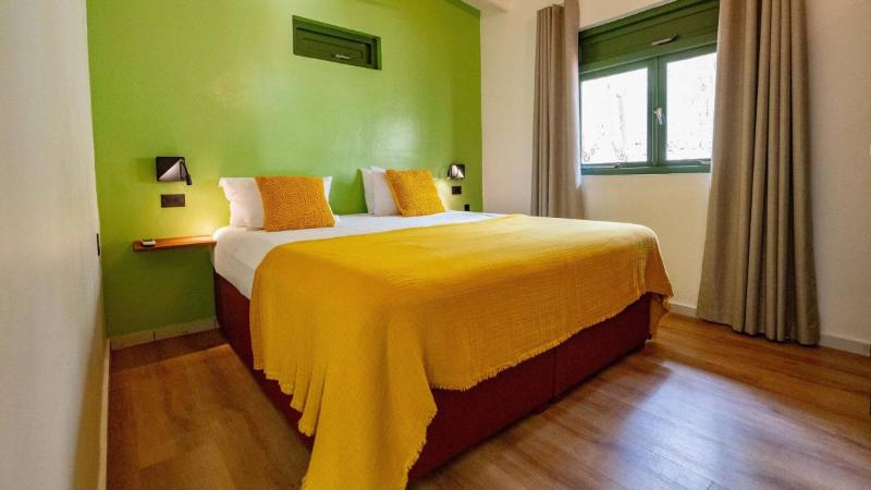 Bed room