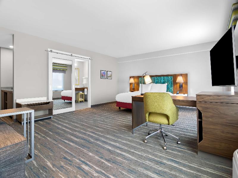 Hampton Inn Hilton Chicago Medical District Uic image