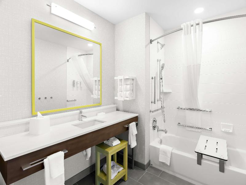Hampton Inn Hilton Chicago Medical District Uic image