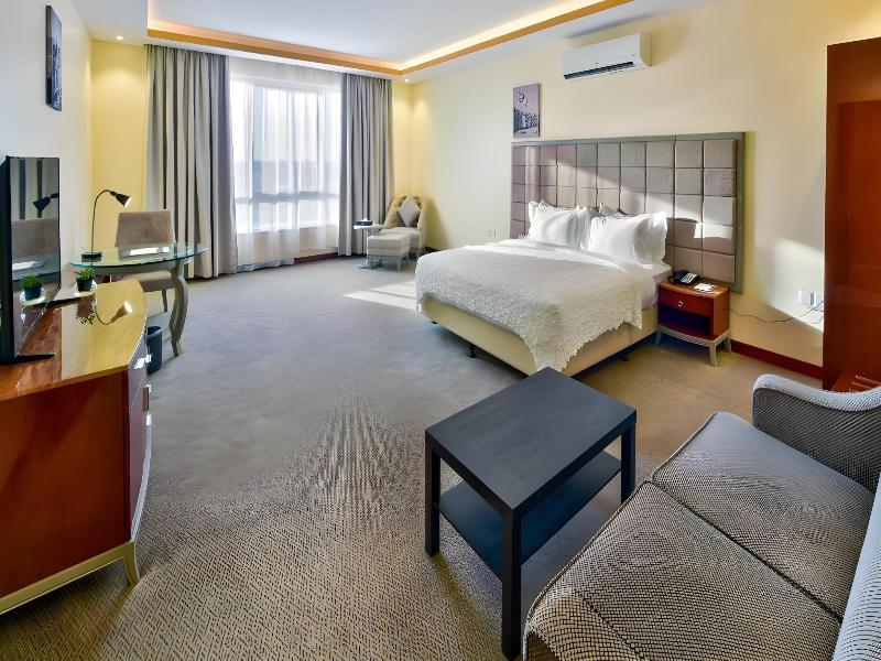 Golden Dune Hotel Turaif — view