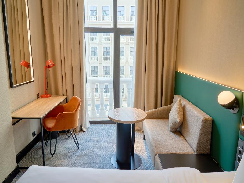 room detail thumbnail 2