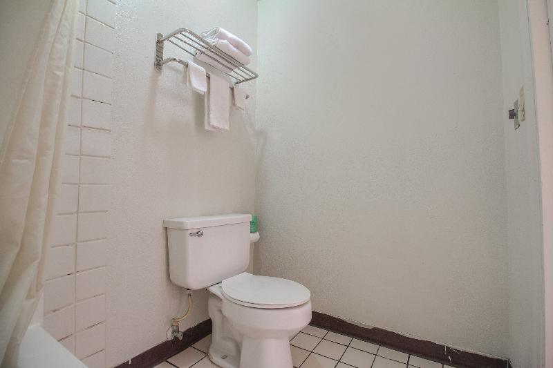 American Best Inn By I-35 Perry — photo 27