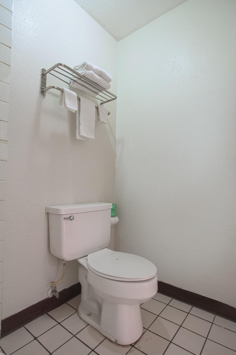 American Best Inn By I-35 Perry — photo 66