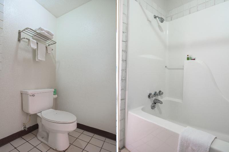 American Best Inn By I-35 Perry — photo 64