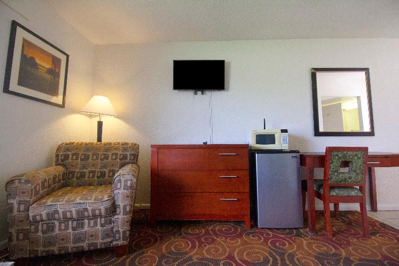 American Best Inn By I-35 Perry — photo 60