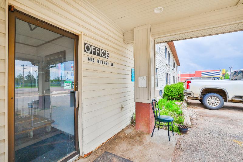 OYO Hotel Pipestone MN, Canterbury Park image