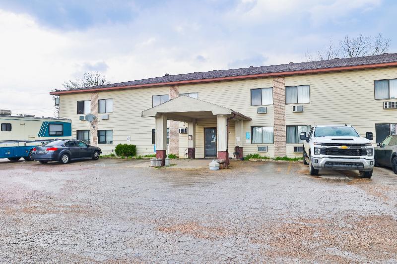 OYO Hotel Pipestone MN, Canterbury Park image