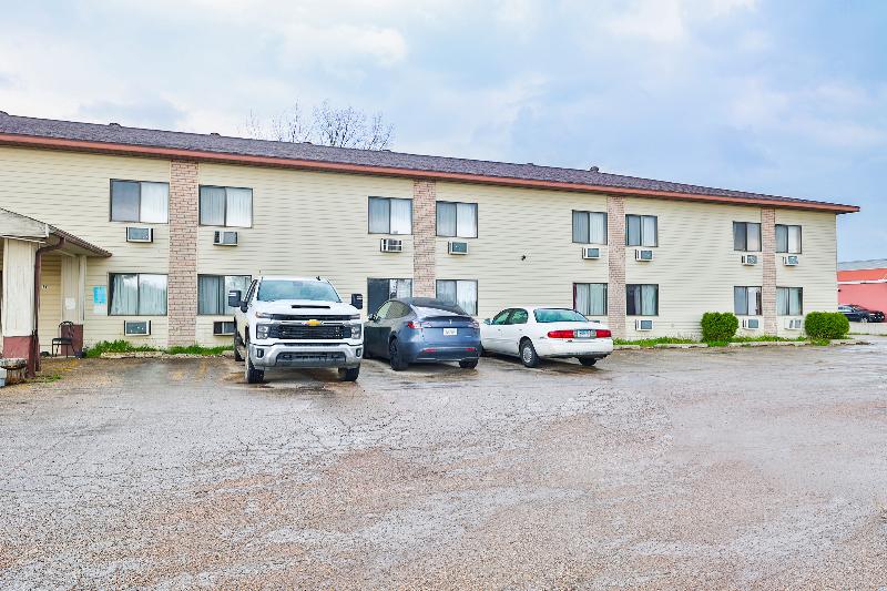 OYO Hotel Pipestone MN, Canterbury Park image