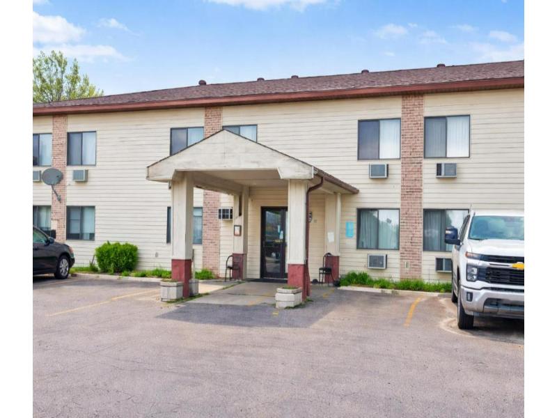 OYO Hotel Pipestone MN, Canterbury Park