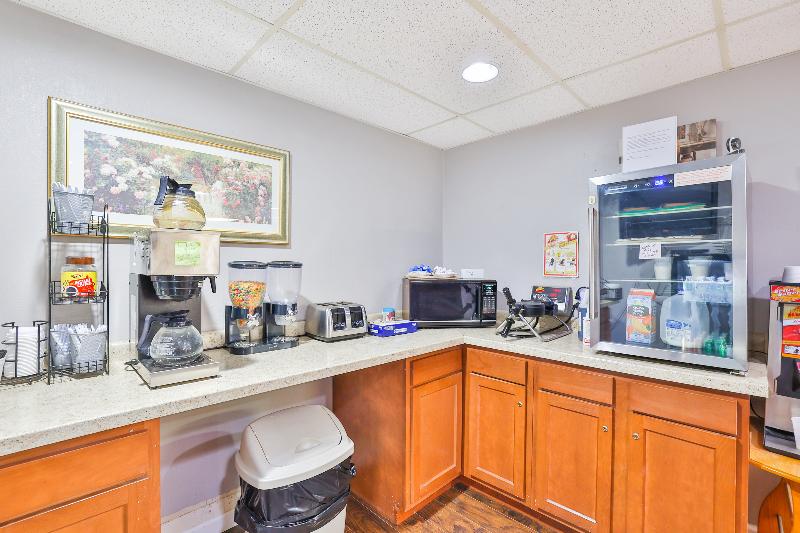 OYO Hotel Pipestone MN, Canterbury Park image