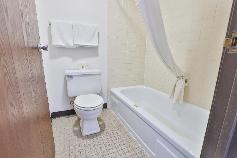 OYO Hotel Pipestone MN, Canterbury Park image